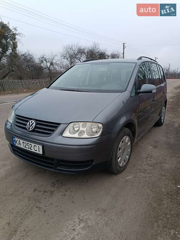 Минивэн Volkswagen Touran 2003 в Коростене