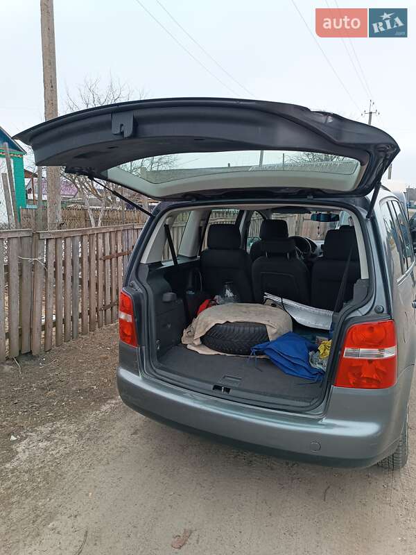 Минивэн Volkswagen Touran 2003 в Коростене
