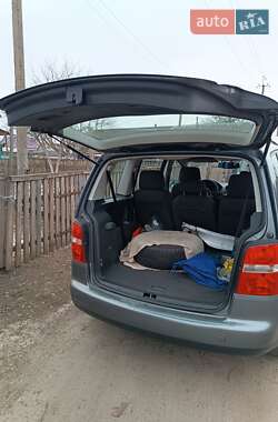 Минивэн Volkswagen Touran 2003 в Коростене