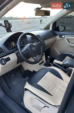 Минивэн Volkswagen Touran 2010 в 