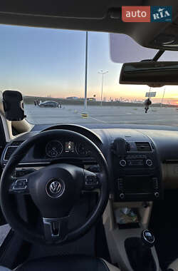 Минивэн Volkswagen Touran 2010 в 