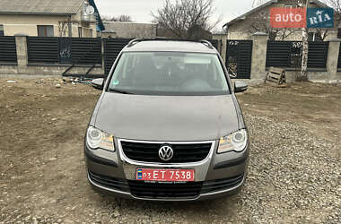 Минивэн Volkswagen Touran 2010 в Надворной