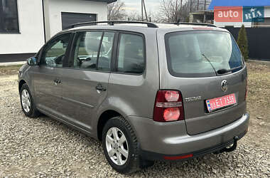 Минивэн Volkswagen Touran 2010 в Надворной