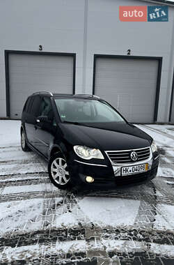 Минивэн Volkswagen Touran 2008 в Нововолынске