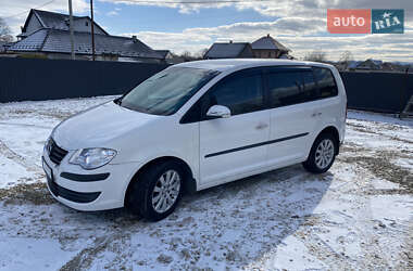 Мінівен Volkswagen Touran 2008 в Буденці