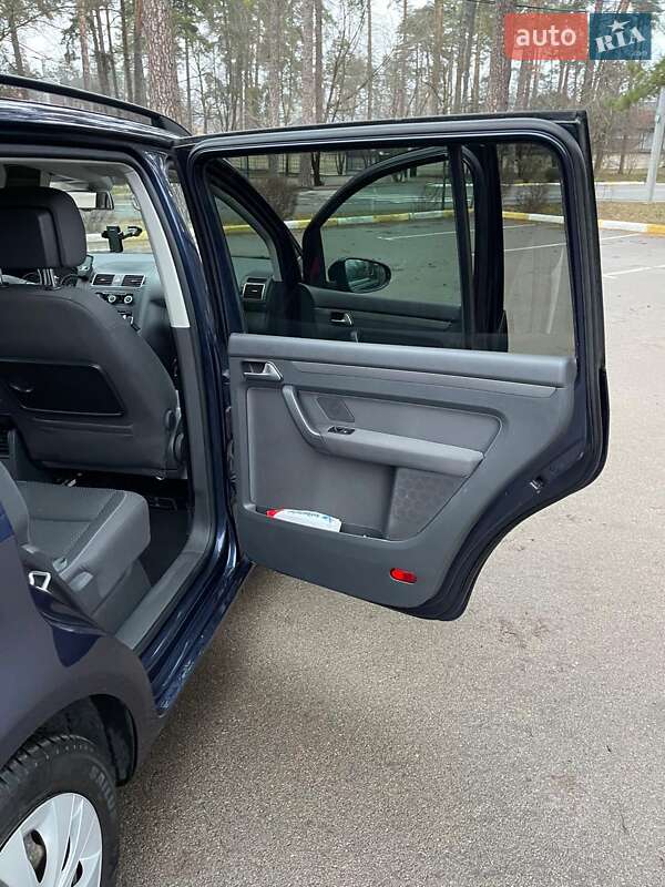 Минивэн Volkswagen Touran 2015 в Киеве