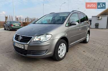 Мінівен Volkswagen Touran 2009 в Чернівцях