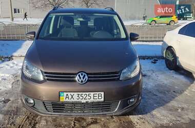 Минивэн Volkswagen Touran 2012 в Валках