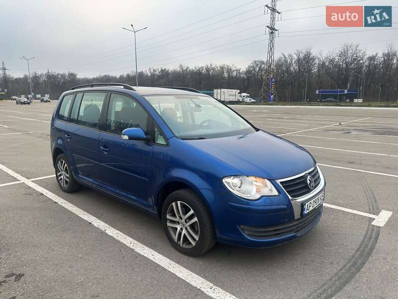 Мінівен Volkswagen Touran 2008 в Запоріжжі