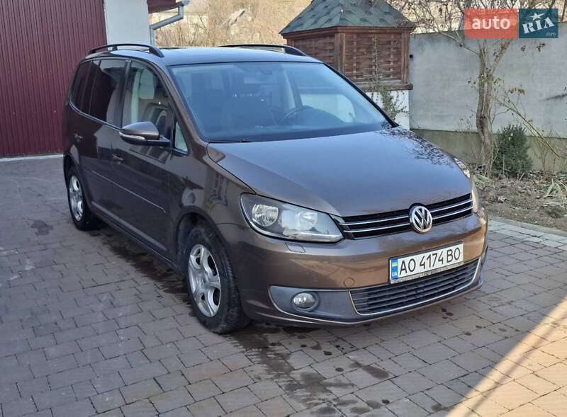 Мінівен Volkswagen Touran 2011 в 