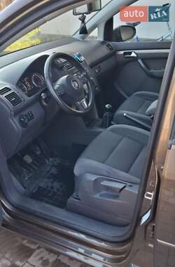 Мінівен Volkswagen Touran 2011 в 