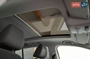 Мінівен Volkswagen Touran 2011 в 