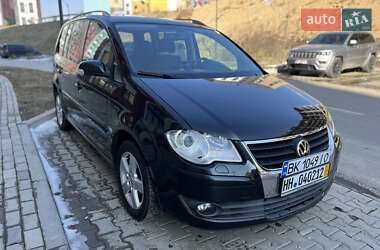 volkswagen touran 2009 в Ровно от профессионального продавца Сергій