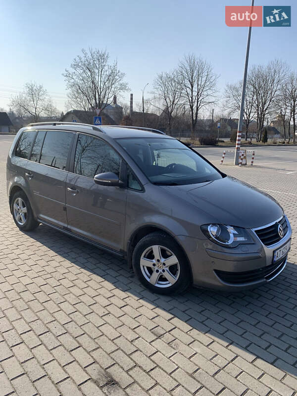 Минивэн Volkswagen Touran 2010 в 