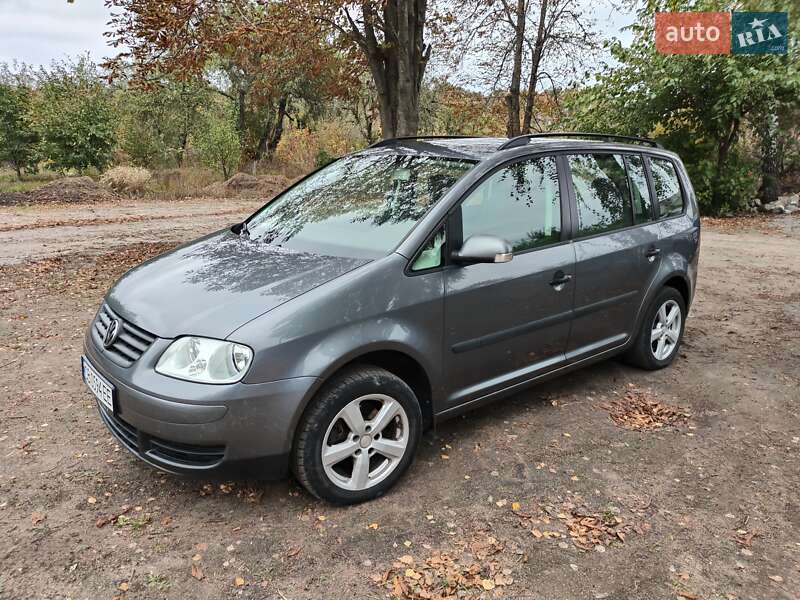 Минивэн Volkswagen Touran 2004 в 
