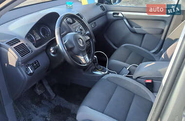 Мінівен Volkswagen Touran 2013 в 