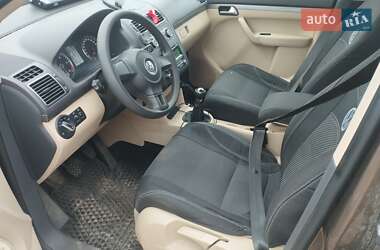 Мінівен Volkswagen Touran 2011 в 