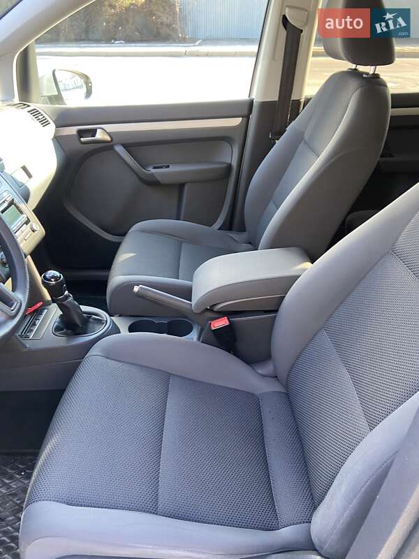 Мінівен Volkswagen Touran 2013 в Львові