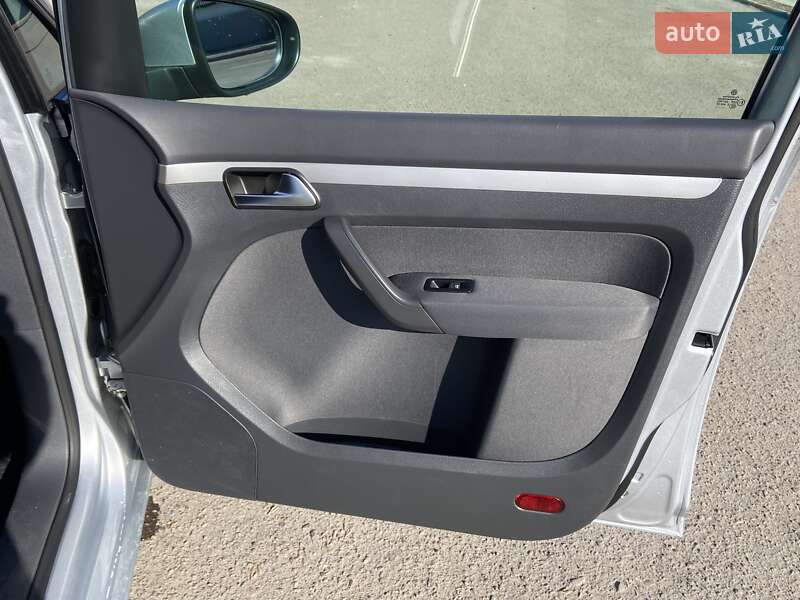 Мінівен Volkswagen Touran 2013 в Львові