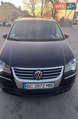 Минивэн Volkswagen Touran 2009 в Городке