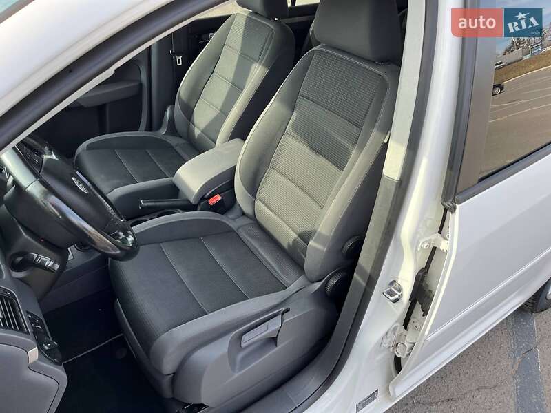 Мінівен Volkswagen Touran 2009 в Вінниці