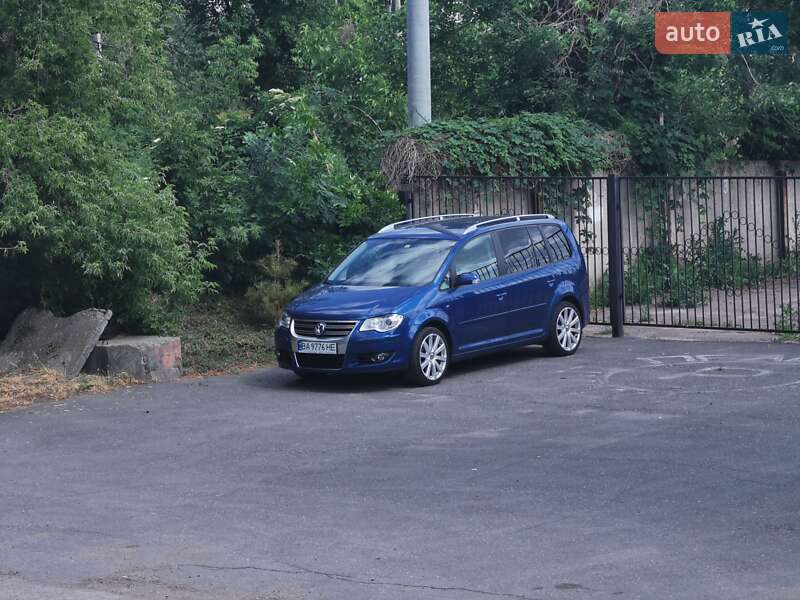 Минивэн Volkswagen Touran 2008 в Александрие