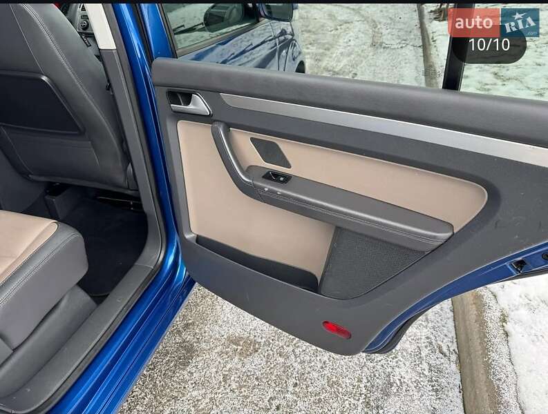 Минивэн Volkswagen Touran 2008 в Александрие