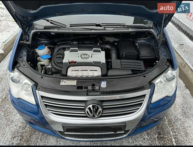 Минивэн Volkswagen Touran 2008 в Александрие