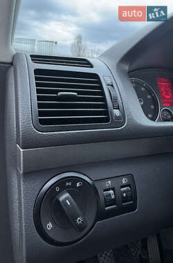 Минивэн Volkswagen Touran 2006 в 