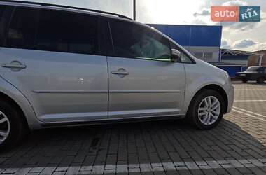 Мінівен Volkswagen Touran 2011 в 