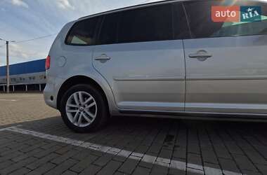 Мінівен Volkswagen Touran 2011 в 