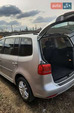 Мінівен Volkswagen Touran 2011 в 
