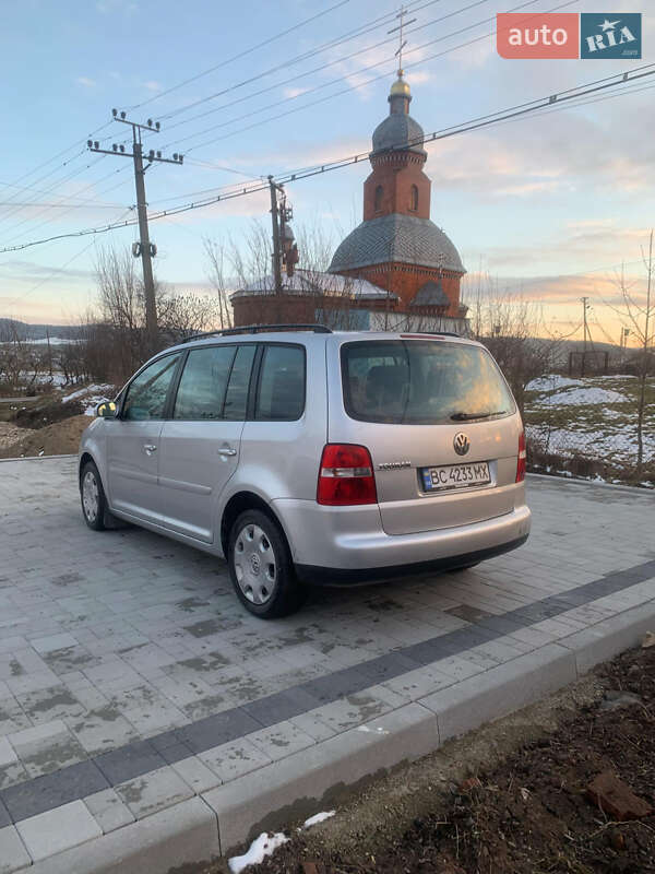 Мінівен Volkswagen Touran 2006 в Хирові
