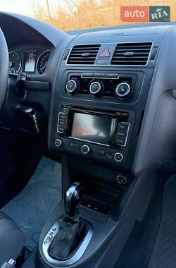 Минивэн Volkswagen Touran 2014 в 