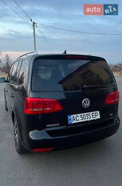 Минивэн Volkswagen Touran 2015 в 