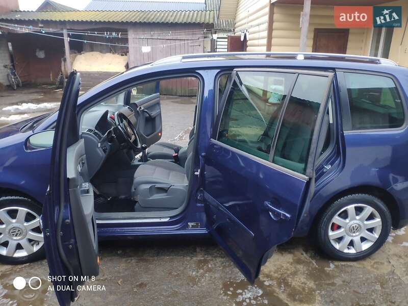 Минивэн Volkswagen Touran 2003 в Березному