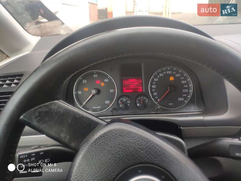 Минивэн Volkswagen Touran 2003 в Березному