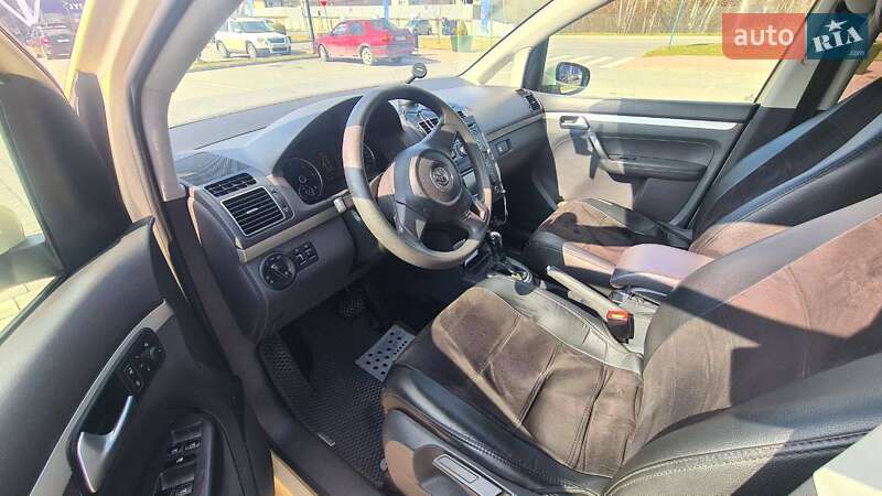 Минивэн Volkswagen Touran 2014 в Хмельницком