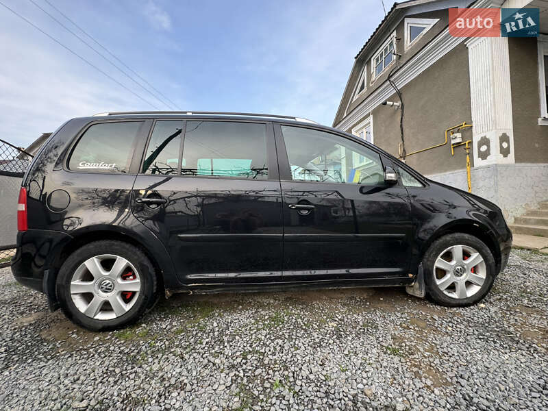 Мінівен Volkswagen Touran 2005 в 