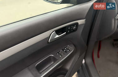 Минивэн Volkswagen Touran 2015 в 