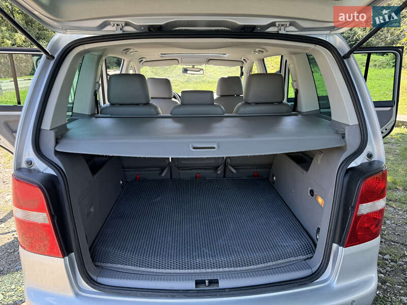 Мінівен Volkswagen Touran 2004 в Бурштині