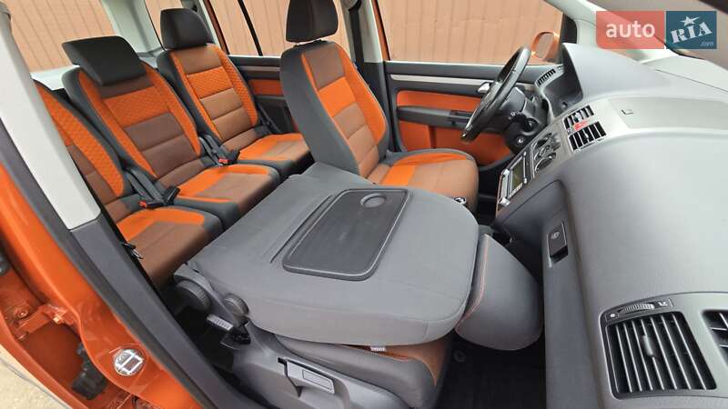 Мінівен Volkswagen Touran 2008 в Полтаві