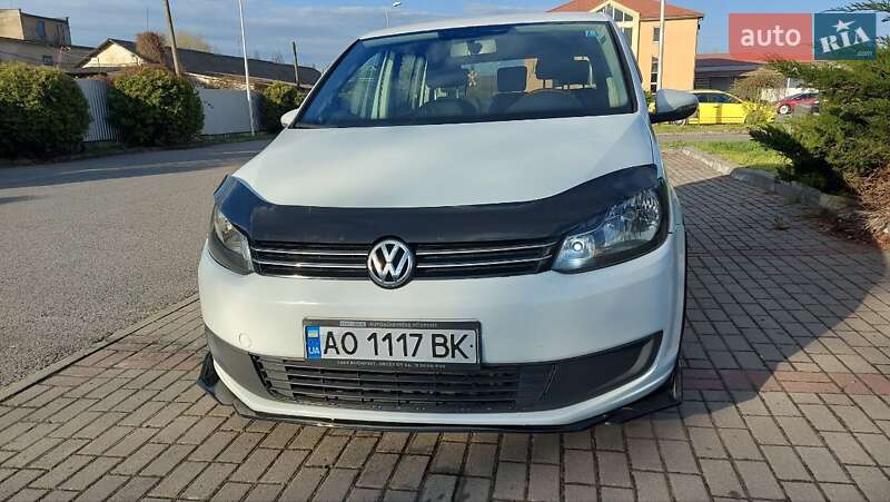Мінівен Volkswagen Touran 2014 в Ужгороді