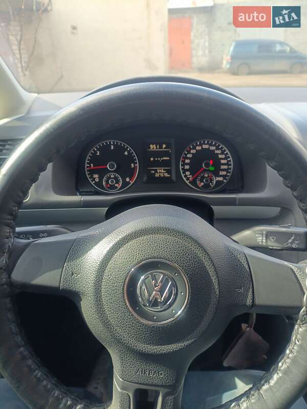 Минивэн Volkswagen Touran 2013 в Кривом Роге