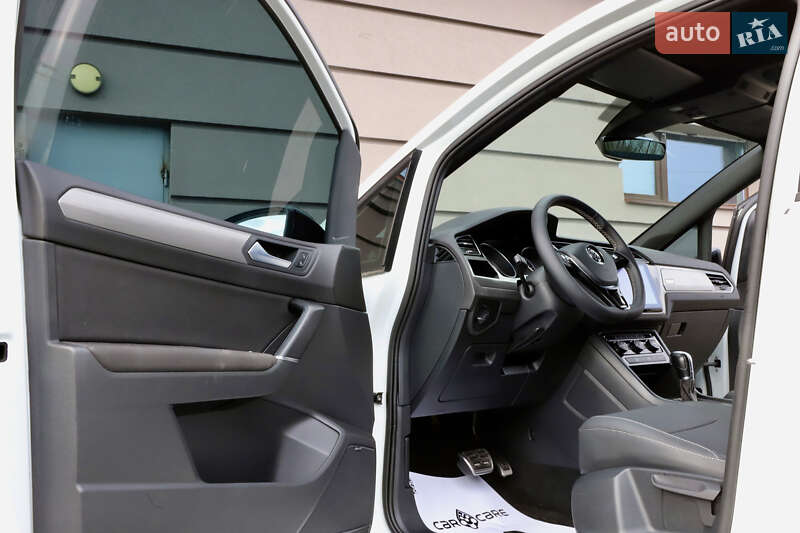 Микровэн Volkswagen Touran 2017 в Дрогобыче