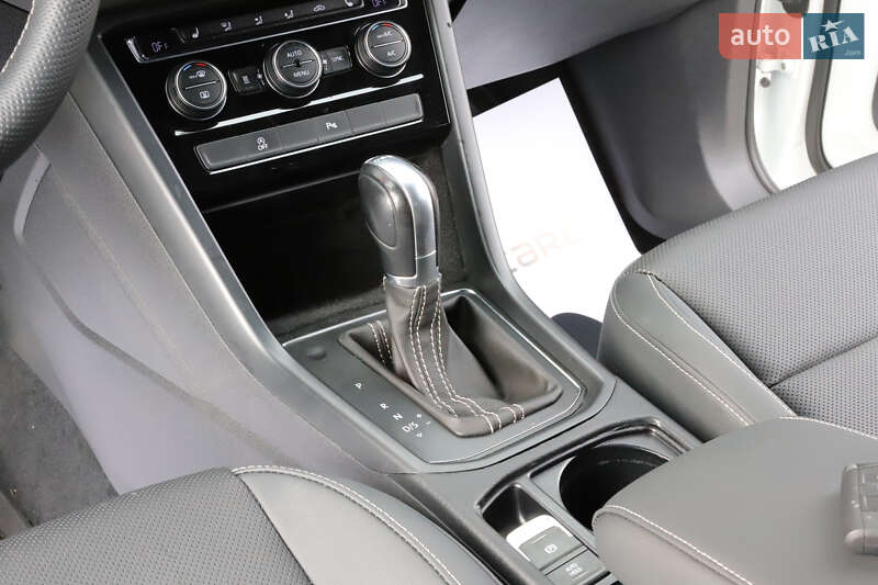 Микровэн Volkswagen Touran 2017 в Дрогобыче