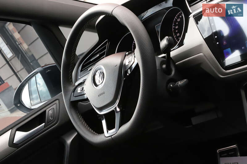 Микровэн Volkswagen Touran 2017 в Дрогобыче