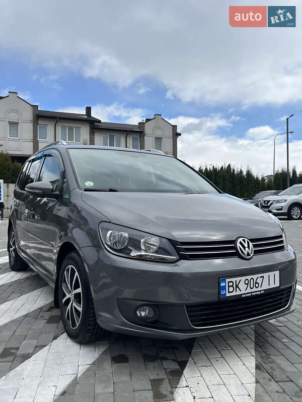 Минивэн Volkswagen Touran 2015 в 