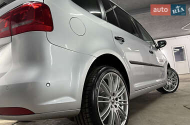 Минивэн Volkswagen Touran 2014 в 