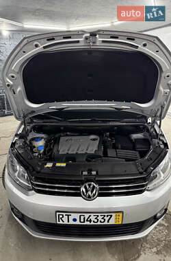Минивэн Volkswagen Touran 2014 в 